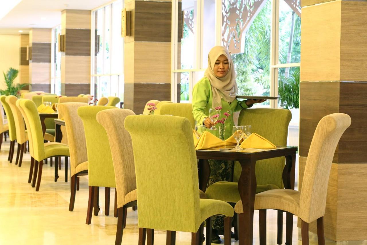 Lorin Syariah Solo Hotel Экстерьер фото