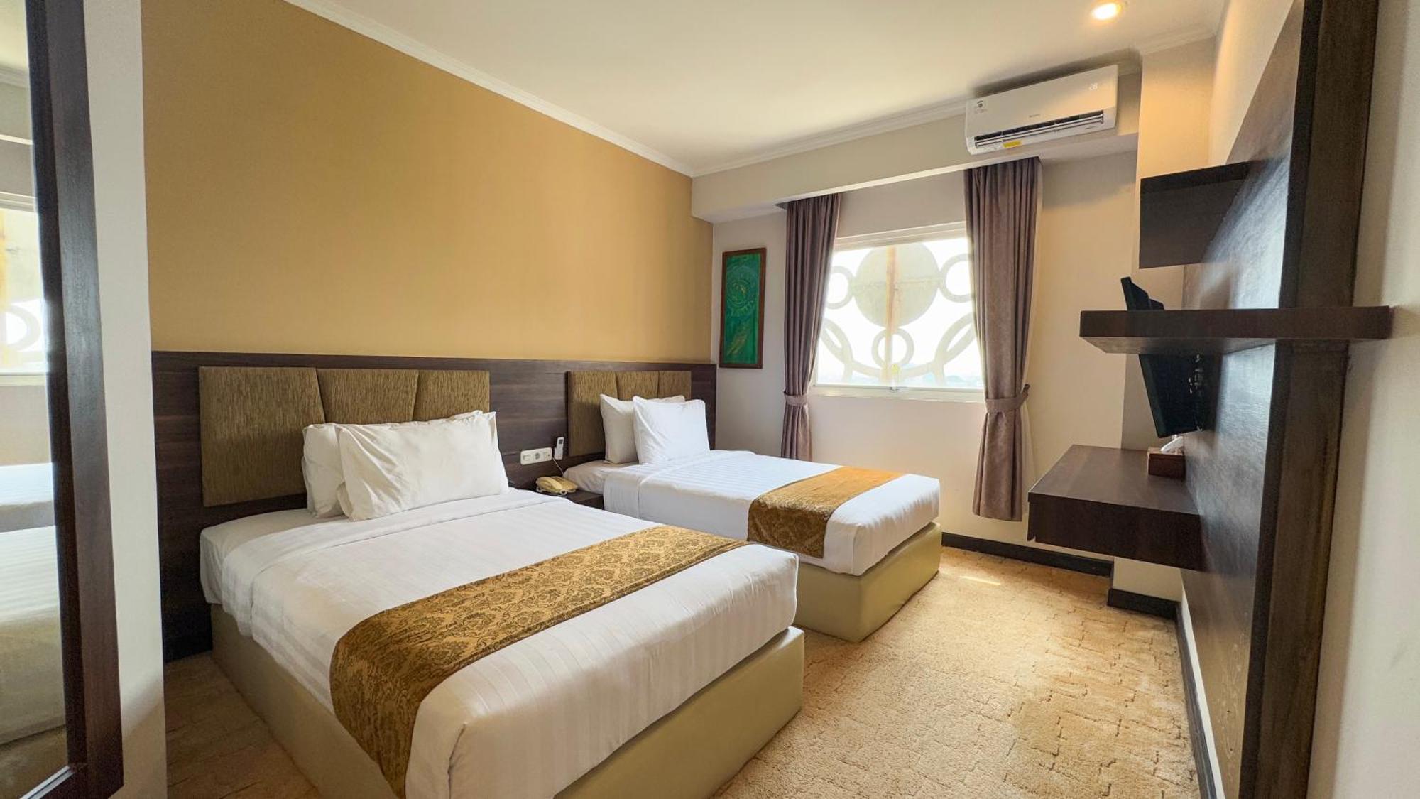 Lorin Syariah Solo Hotel Экстерьер фото